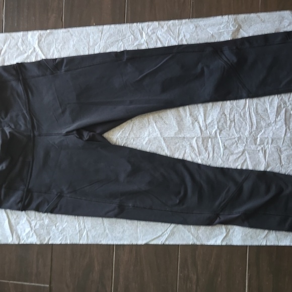 Lululemon Black Cropped  Leggings Sz 6 - Picture 5 of 9